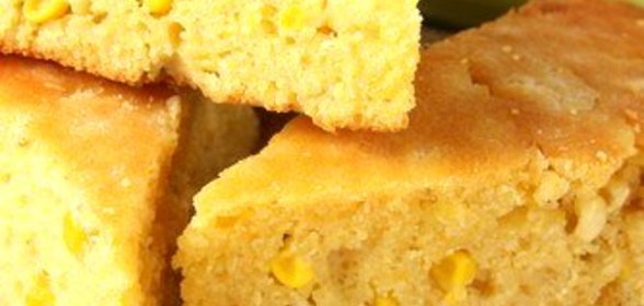 Кукурузный хлеб с кумином, кинзой и луком