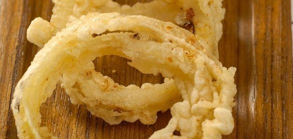 Яблочная шарлотка с  изюминкой