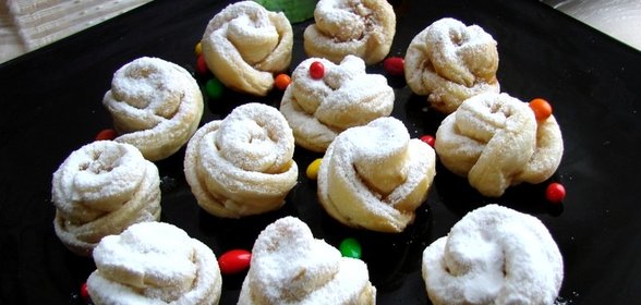 Печенье из слоеного дрожжевого теста