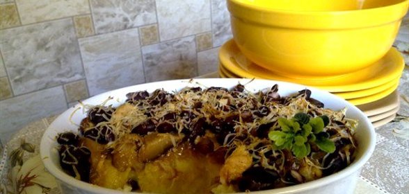 Запеканка из картофеля с курицей и фасолью