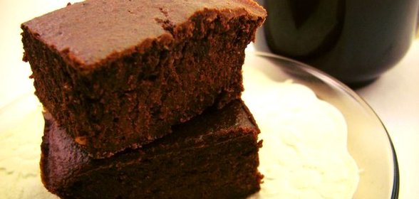 Легкий брауни с черносливом