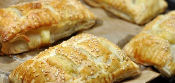 Слойки с сулугуни