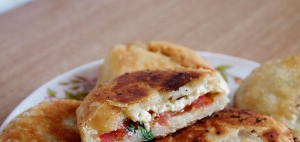 Пирожки с брынзой и зеленью