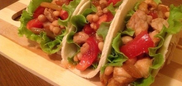 Тортильи со свининой и овощами