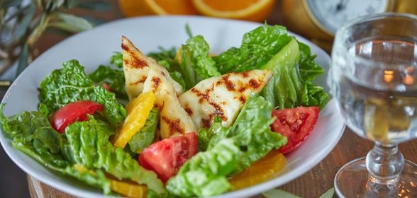 Торт с клюквой и бананами