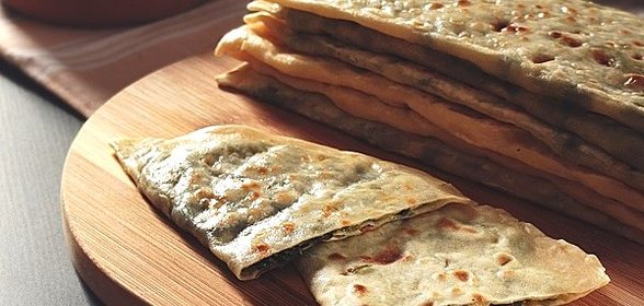 Кутабы с зеленью по-азербайджански