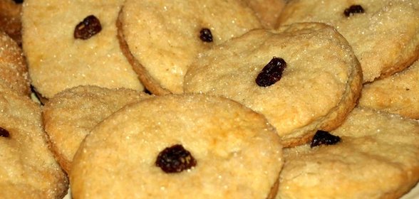 Рождественское творожное печенье с изюмом