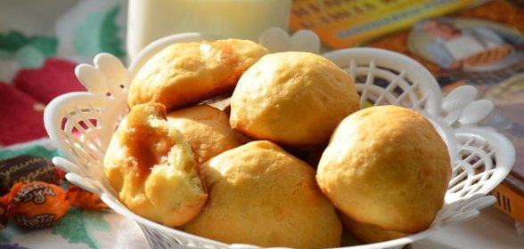 Сдобные булочки с карамельной начинкой