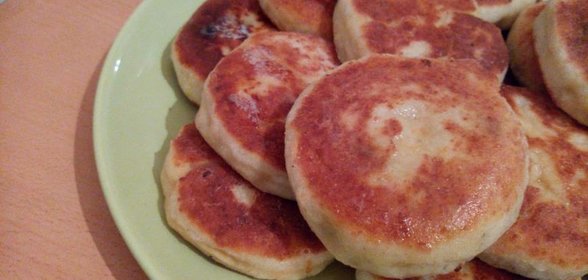 Творожно-манные лепешки с вишней и восточной ноткой