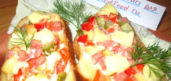 Мини-пицца с болгарским перцем и колбасой