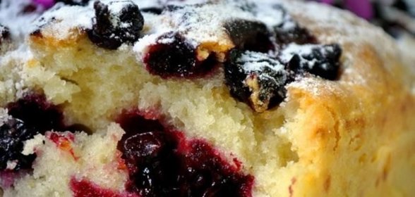 Кекс с черной смородиной
