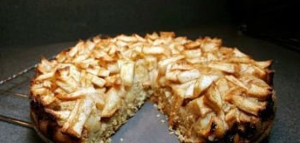 Шарлотка с рисом и яблоками