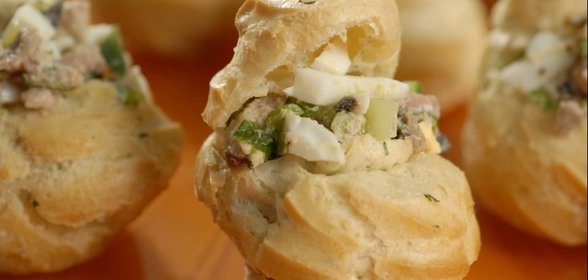 Профитроли с печенью трески