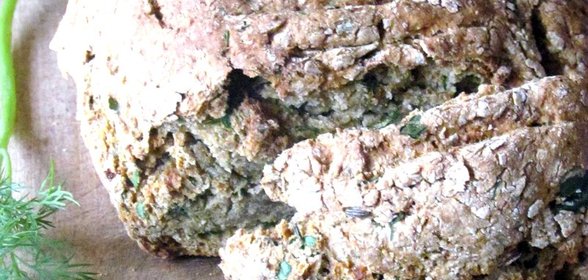 Цельнозерновой хлеб с зеленью и чили