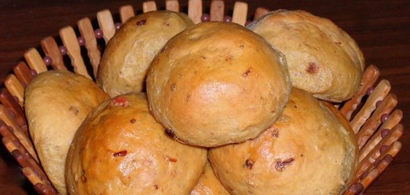 Закусочные булочки с жареным луком