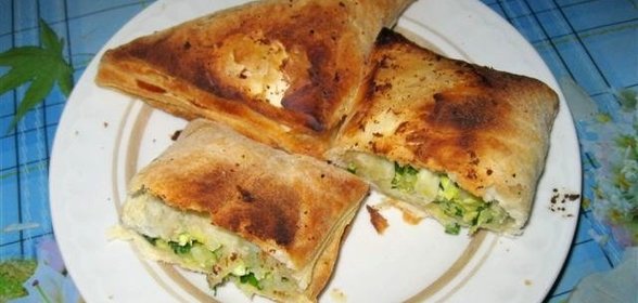 Пирожки из слоеного теста без дрожжей