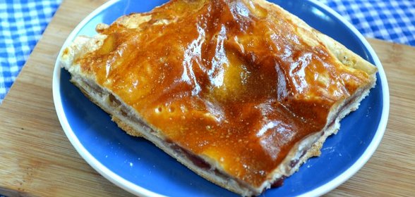 Пирог с малиной из слоеного теста