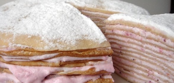 Блинчики с творогом и клубникой