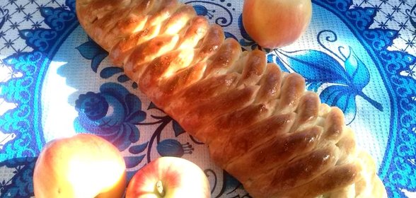 Сдобная плетенка с яблоками