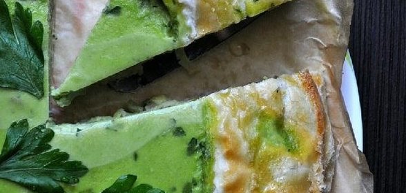 Зеленый пирог с беконом