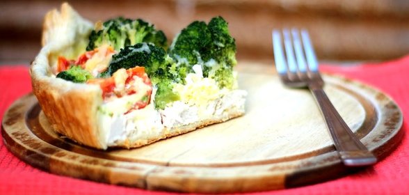 Пирог с курицей и брокколи
