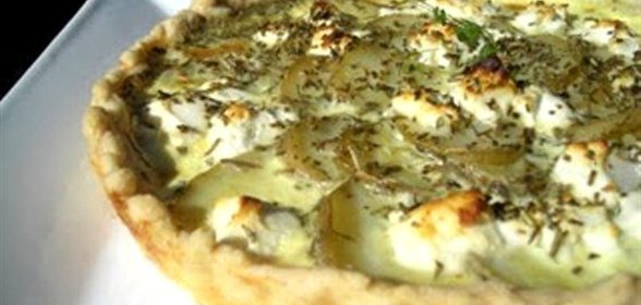 Пирог с грушами и сыром рокфор