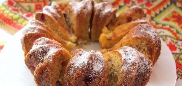 Кекс с изюмом и клюквой