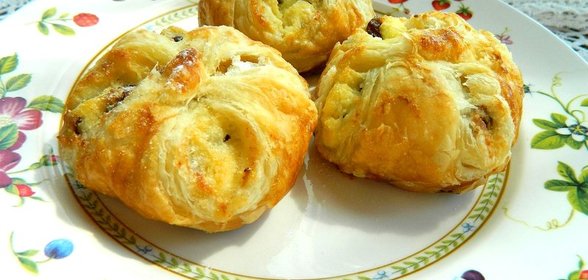 Слоеные булочки с творогом