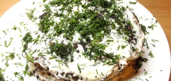 Печеночный тортик со сметано-чесночной пропиткой