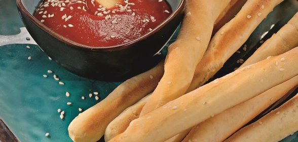 Хлебные палочки с паприкой и кунжутом