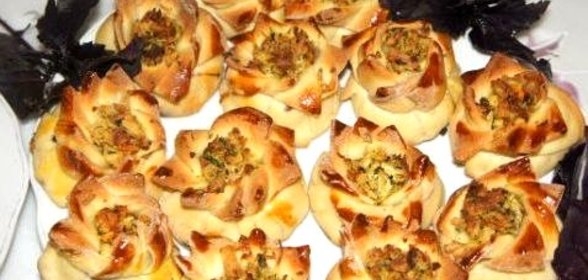 Розочки из теста с мясом