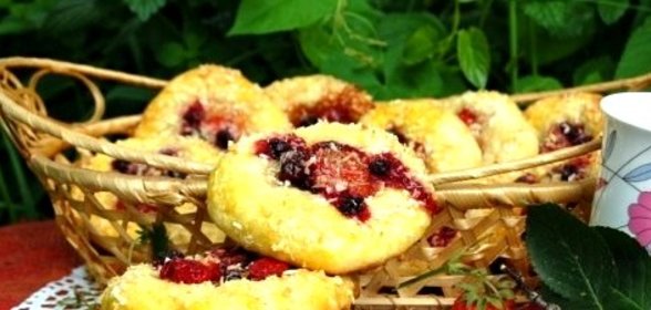 Плюшки творожные с ягодами