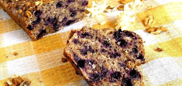 Утренний пирог с овсянкой, бананами и черникой