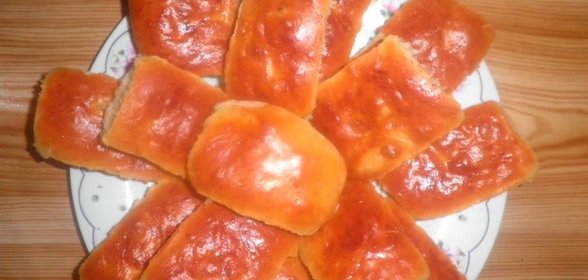 Пирожки из дрожжевого теста с яблоками