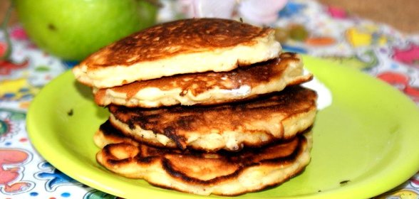 Оладьи с яблоком