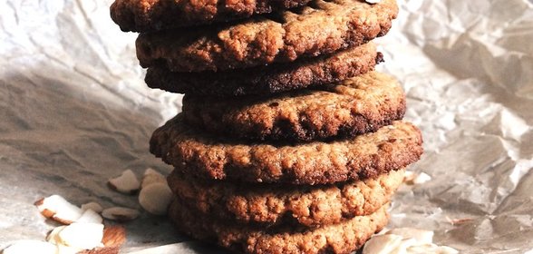 Печенье из миндальной муки и арахисовой пастой