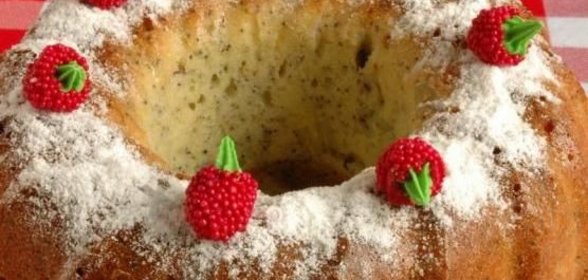 Кекс с маком и вишнями