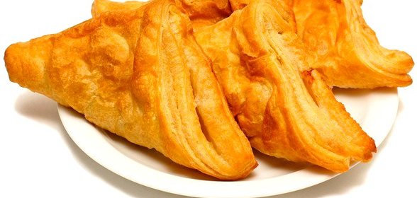 Слойки с яйцом и луком