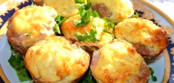 Мясные кексы с сырно-яичной начинкой