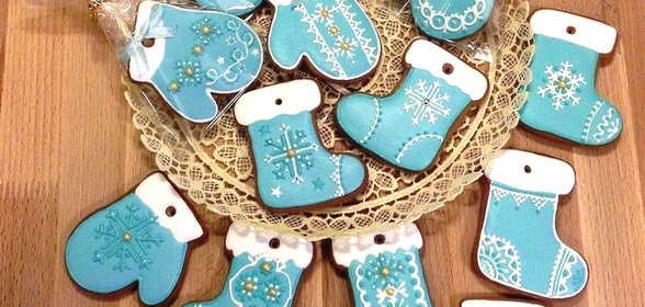 Песочное печенье с сахарной глазурью с праздничной раскраской