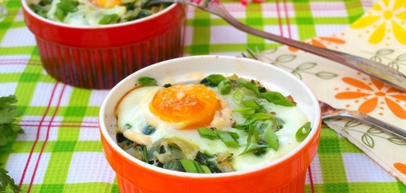 Рисовая запеканка со шпинатом и яйцом