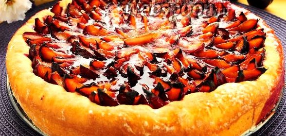 Пирог со сливами