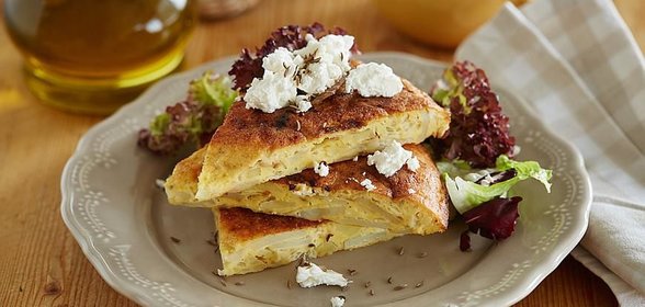 Тортилья с картофелем, брынзой и тмином