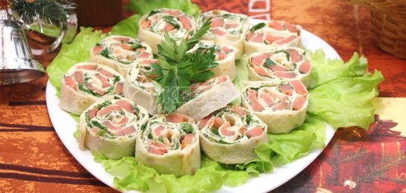 Рулетики из лаваша с красной рыбой