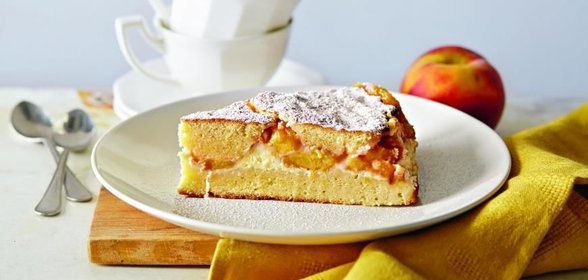 Пирог с творогом и персиками