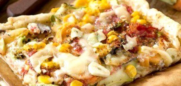 Пицца с индейкой, кукурузой и фасолью