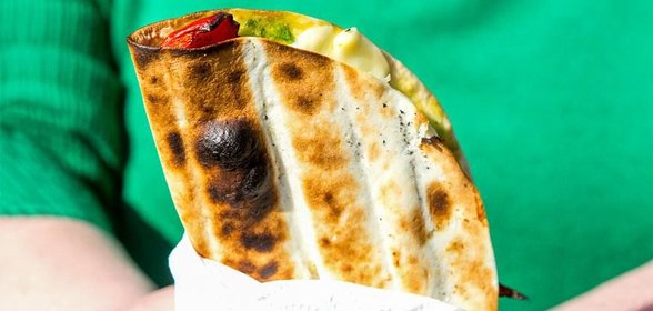 Лепешки с овощами-гриль и моцареллой