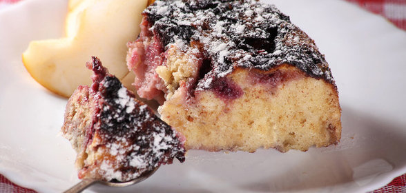 Сливовый пирог в мультиварке