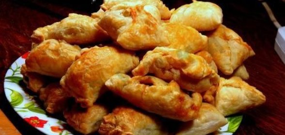 Пирожки из слоеного теста