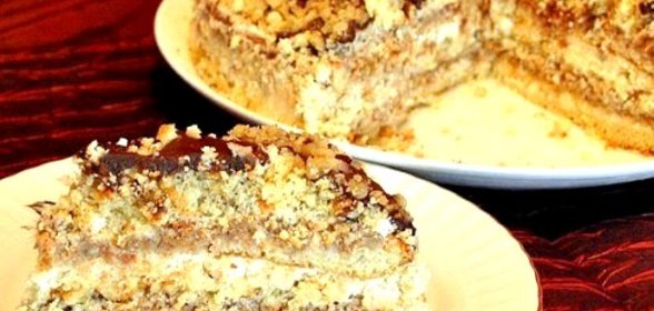 Бисквитный торт с яблочно-ореховой начинкой